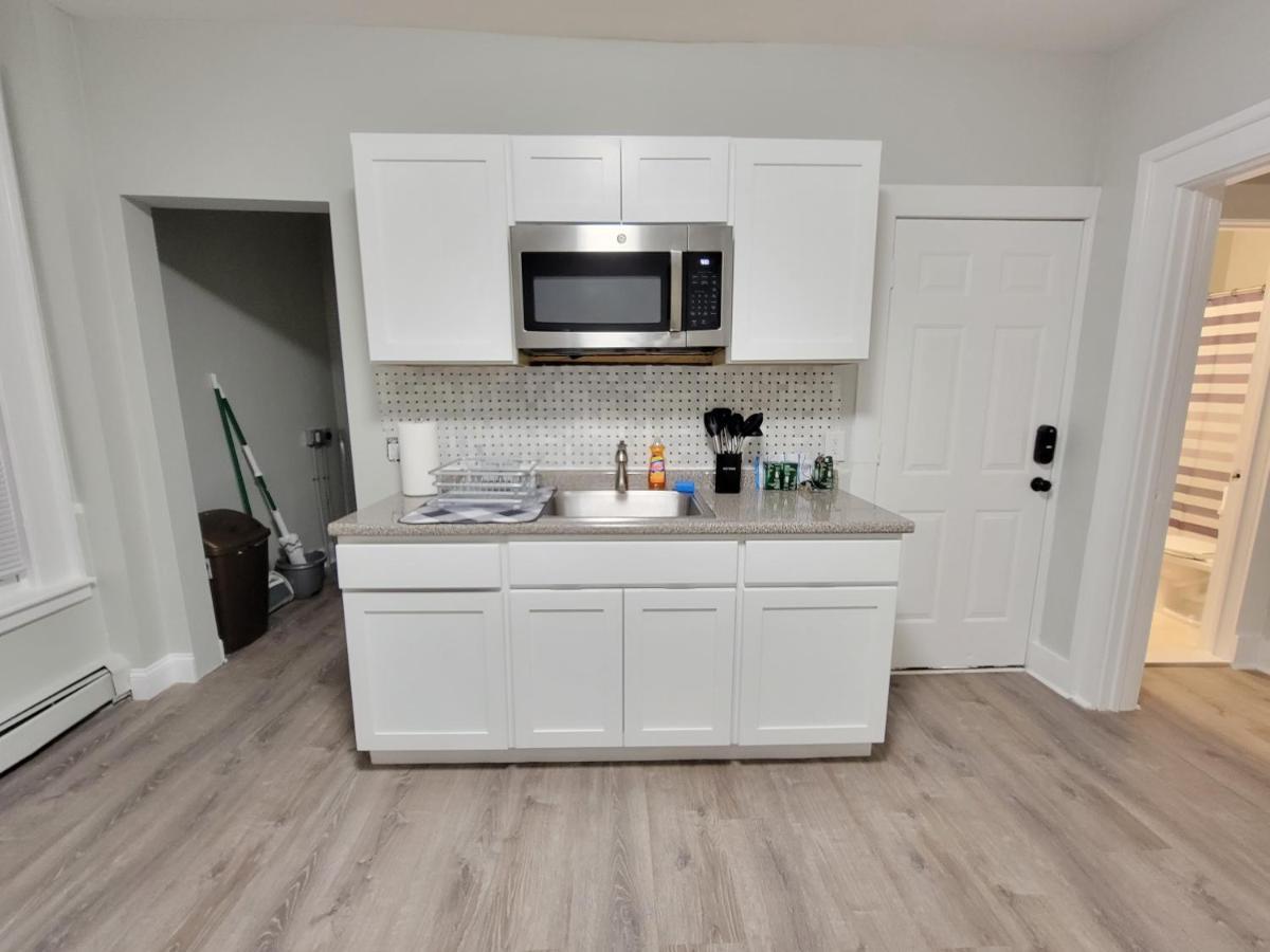 Room For Rent In Apartment Hartford Exterior photo