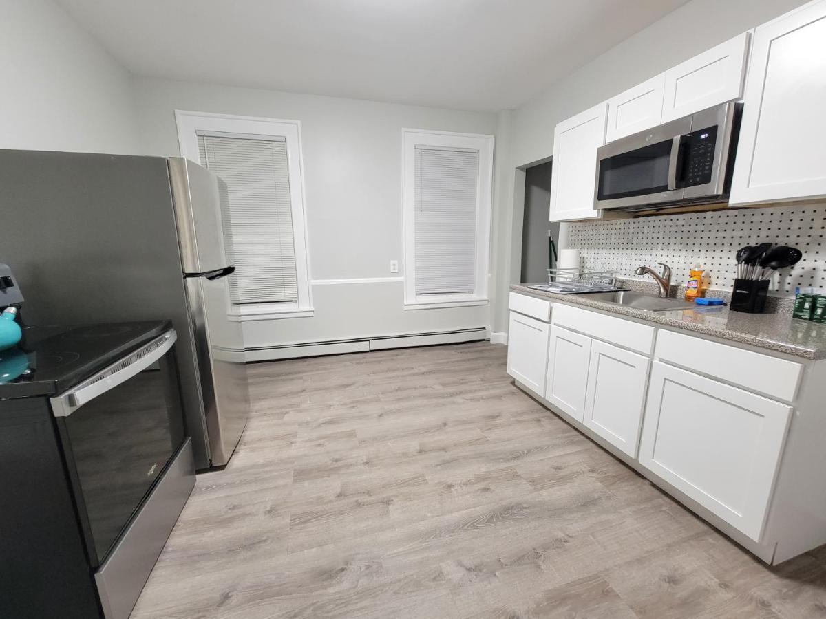 Room For Rent In Apartment Hartford Exterior photo
